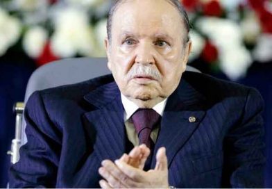 Abdelaziz Bouteflika Applaudit