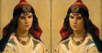 Femme Kabyle Bijoux Front