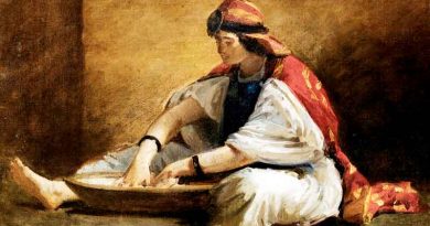 Femme Kabyle Roulant Du Couscous